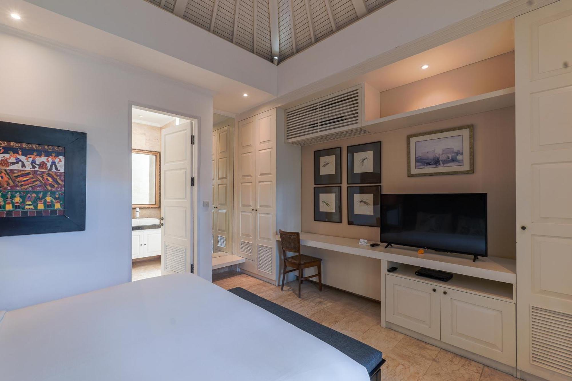 Mosan House - Unique Art-Filled Gem In Perfect Location A Short Walk From The Beach Or Seminyak Square Including Ac Office For Remote Working Bagian luar foto