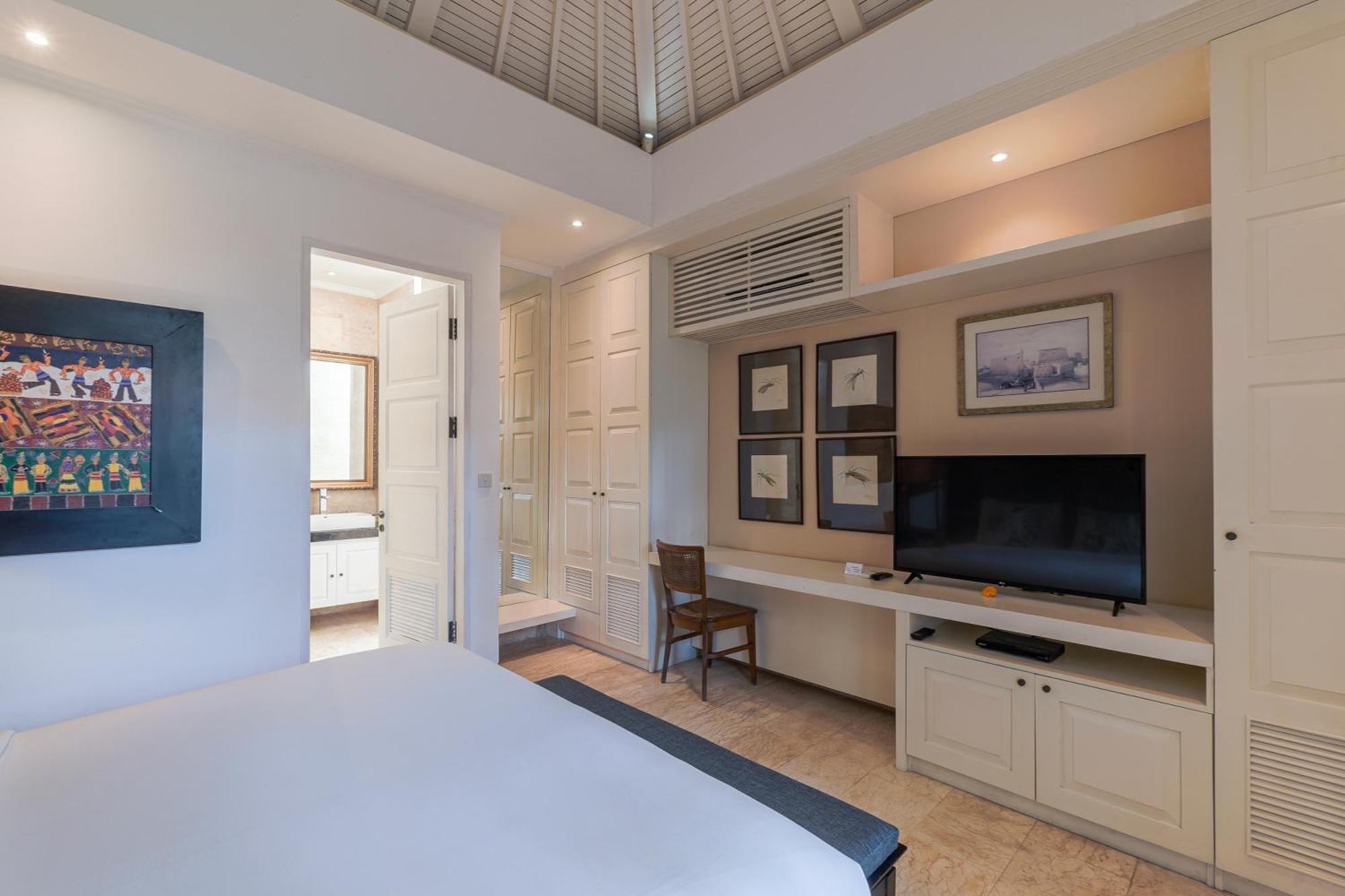 Mosan House - Unique Art-Filled Gem In Perfect Location A Short Walk From The Beach Or Seminyak Square Including Ac Office For Remote Working Bagian luar foto